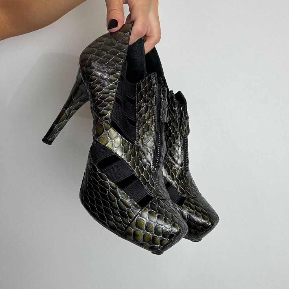 Donna-karan Women's Black and Green Sandals